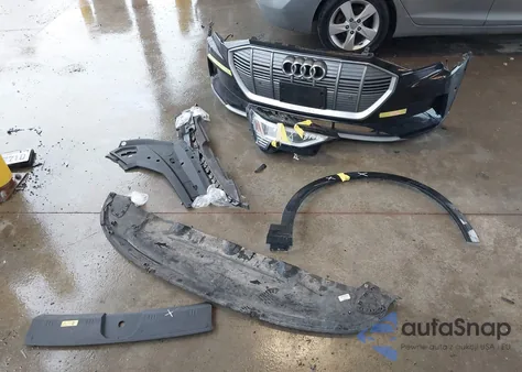 2019 Audi E-Tron Premium Plus z USA, uszkodzony, nr VIN WA1VAAGE4KB006007